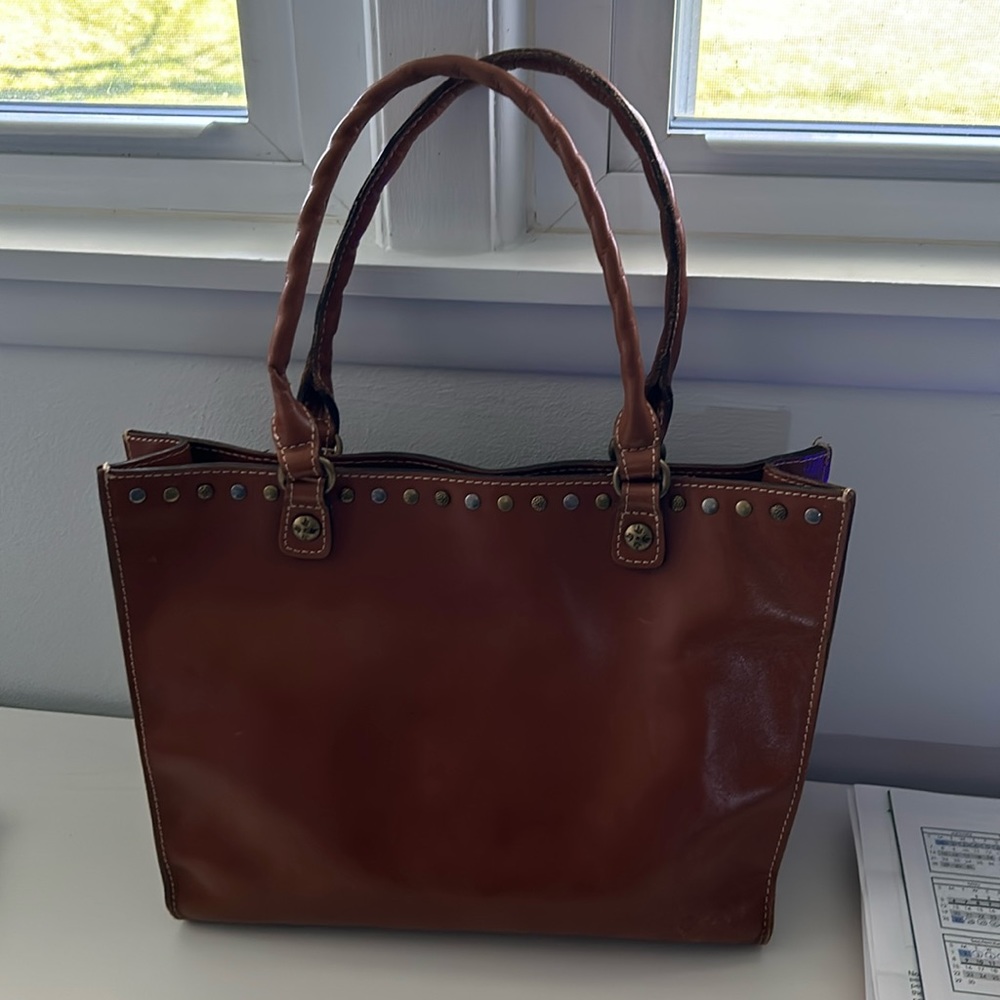 Patricia Nash tote. Very good condition. Couple of scratches on the bottom.
